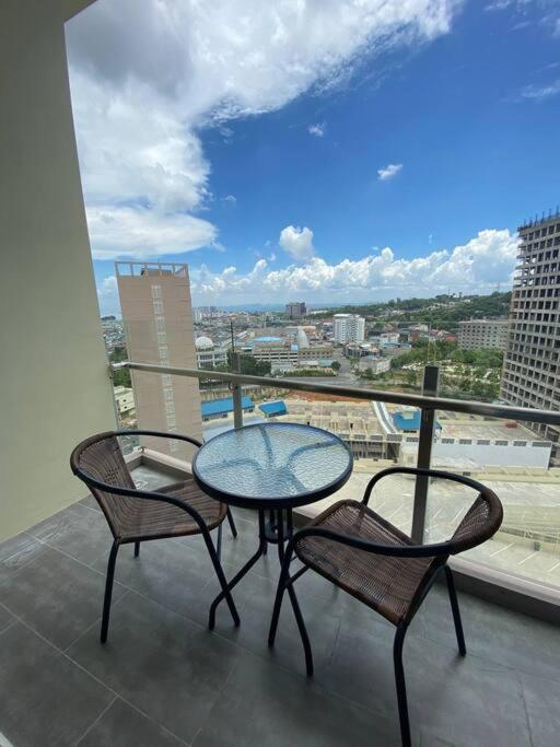 Nagoya Thamrin Apartment High Floor With View Exterior foto