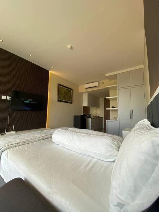 Nagoya Thamrin Apartment High Floor With View Exterior foto