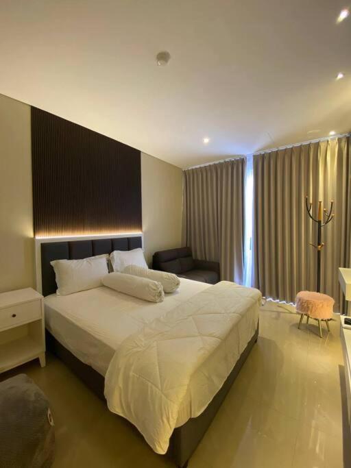 Nagoya Thamrin Apartment High Floor With View Exterior foto