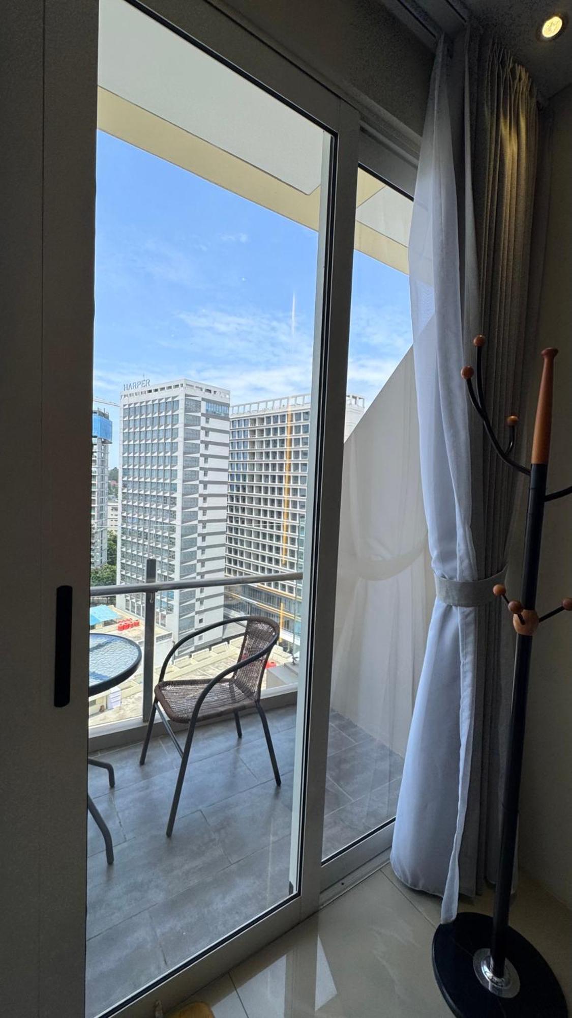 Nagoya Thamrin Apartment High Floor With View Exterior foto