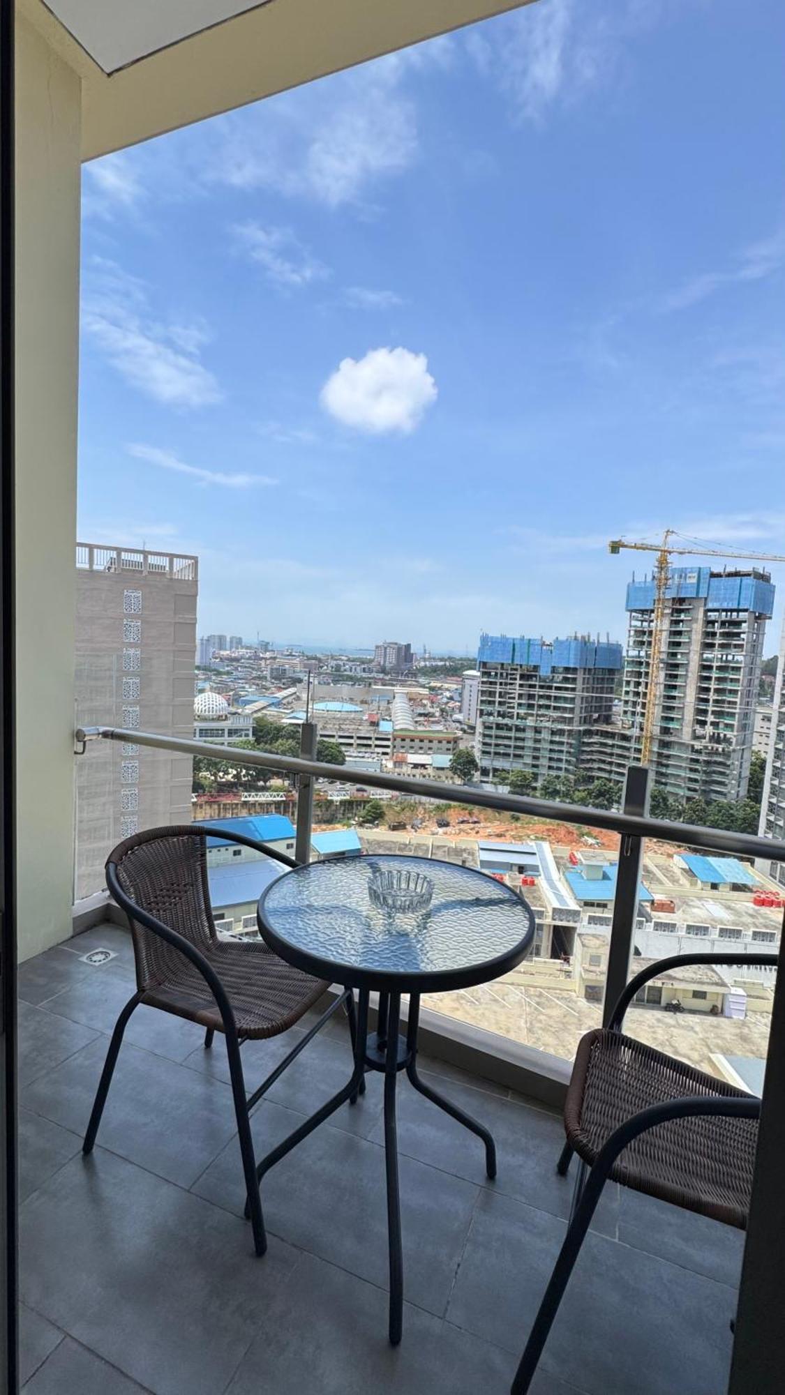 Nagoya Thamrin Apartment High Floor With View Exterior foto